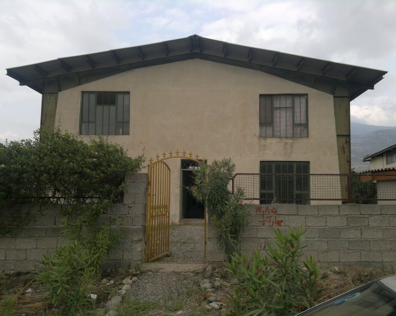 1- فروش کارخانه ای در50 کیلومتری رشت. در کنار آزاد راه تهران رشت. در شهرک صنعتی مارلیک (خرشک)رودبار گیلان. زمین 1000 متر. 411 متر زیر بنا. 4 اتاق اداری و یک ساختمان مسکونی در پشت کارخانه. منظره و مکان فوق العاده و چشم انداز عالی. آب و برق 54 کیلو 100 آمپر سه فاز. ساختمان و سوله و تاسیسات فقط 400 میلیون تومان.با مشتری واقعی قابل مذاکره جهت نقد و اقساط. کارخانه اکازیون