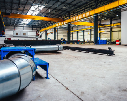 اجاره 200متر کارگاه cnc با ماشین آلات